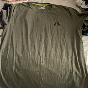 Men’s under armor t shirt